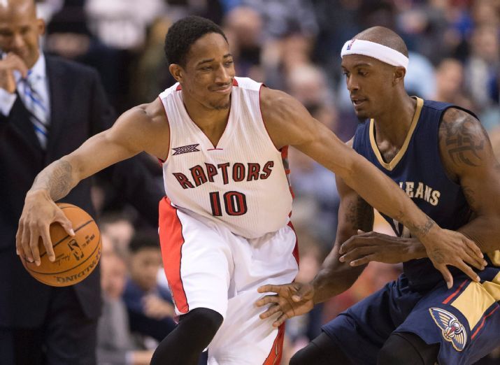 Toronto Raptors guard DeMar DeRozan (10t) struggles to control the ball as he drives around New Orleans Pelicans forward Dante Cunningham, right, during first-half NBA basketball game action in Toronto, Sunday, Jan. 18, 2015. (AP Photo/The Canadian Press, Frank Gunn)