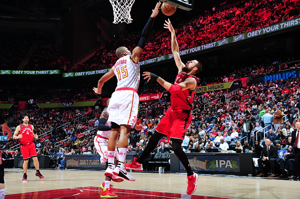 ATLANTA, GA - APRIL 7: Jonas Valanciunas #17 of the Toronto Raptors shoots the ball against the Atlanta Hawks on April 7, 2016 at Philips Arena in Atlanta, Georgia. NOTE TO USER: User expressly acknowledges and agrees that, by downloading and or using this Photograph, user is consenting to the terms and conditions of the Getty Images License Agreement. Mandatory Copyright Notice: Copyright 2016 NBAE (Photo by Scott Cunningham/NBAE via Getty Images)