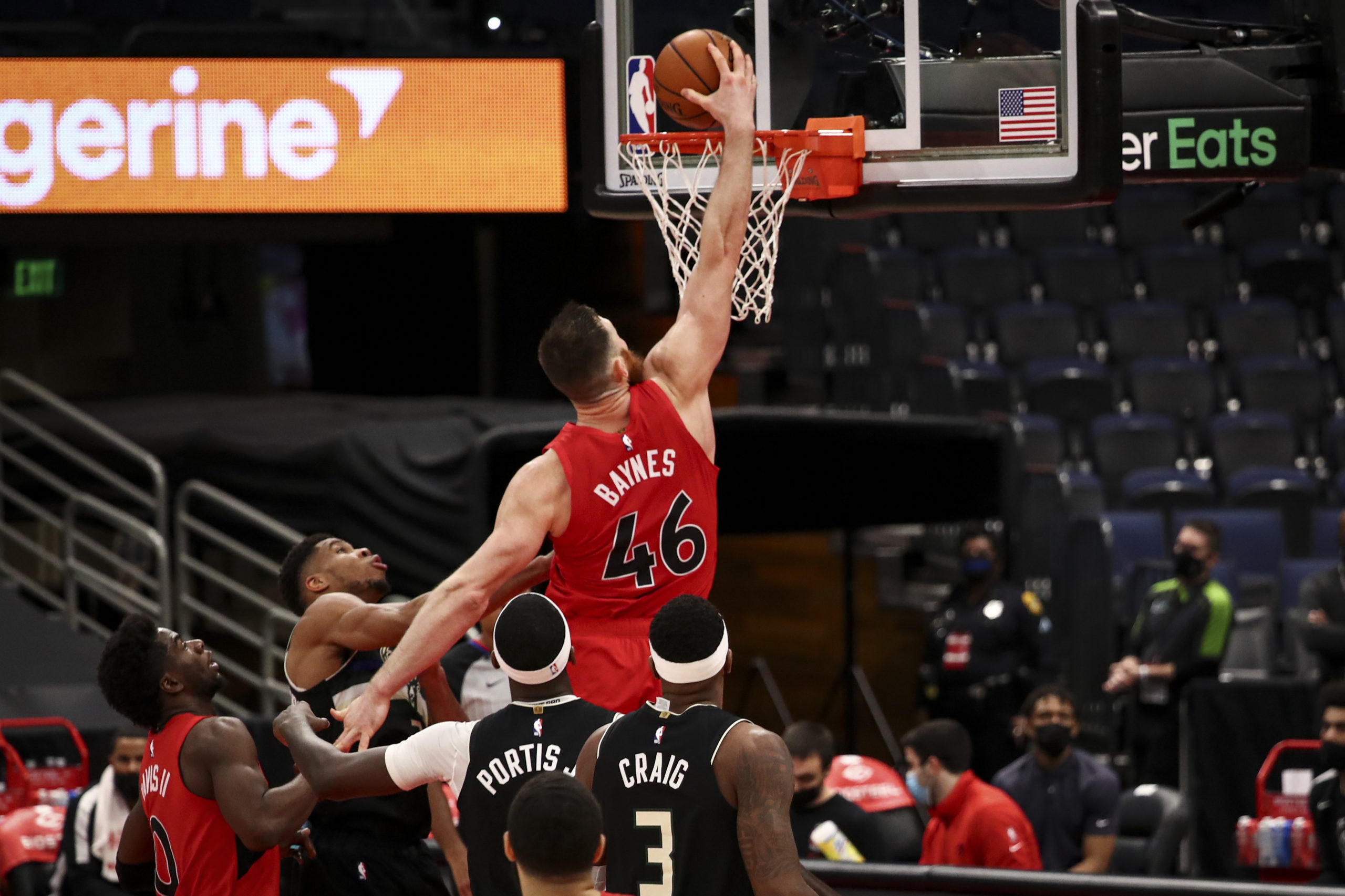 Giannis Antetokounmpo tries to tear Aron Baynes' head off, again